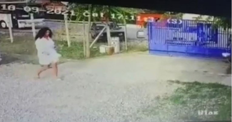 Ženi iz Srbije pauk odnio auto, ona po njega došla u ogrtaču i s čašom vina u ruci