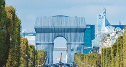 U Parizu tkaninom omotali Slavoluk pobjede. Macron: Ovo je remek-djelo