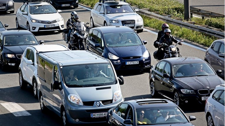 Radovi na autocesti A4, kolona kod Ivanje Reke duga dva kilometra