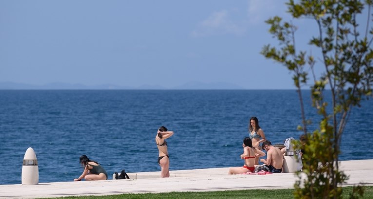 Topao dan u Zadru izmamio je ekipu na kupanje, pogledajte fotografije