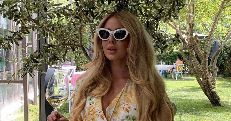 Maja Lena Lopatny pozirala u badiću, fotke komentirala i njena majka Mia Begović