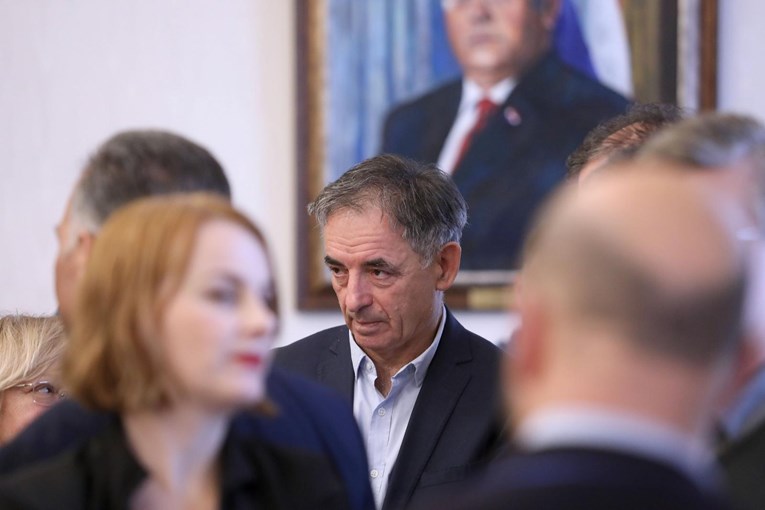 Prva reakcija Milorada Pupovca na pobjedu Milanovića