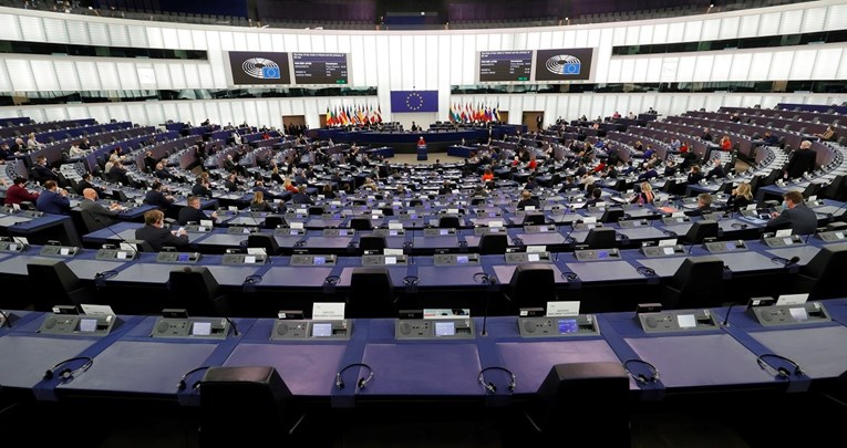 Desničari u Europskom parlamentu brane Poljsku, pridružili im se Kolakušić i Sinčić