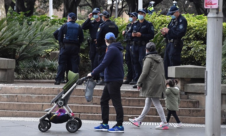 Milijuni u Australiji u strogom lockdownu, policija na ulicama. Brojke i dalje rastu