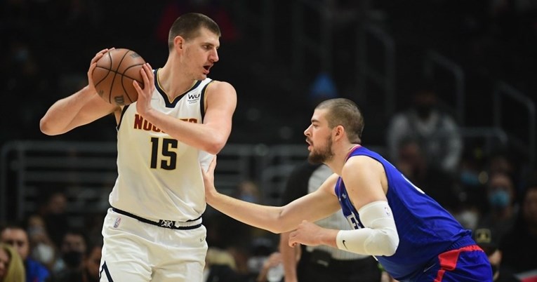 Zubac u velikom preokretu Clippersa za svaki poen dobio loptom u glavu