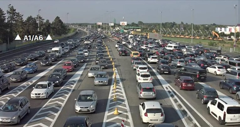VIDEO Kolone na Lučkom, kod mostova i tunela i do 10 km. Na granici se čeka satima