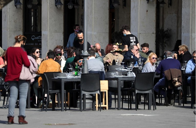 Talijani pohrlili na otvoreno uoči novih mjera