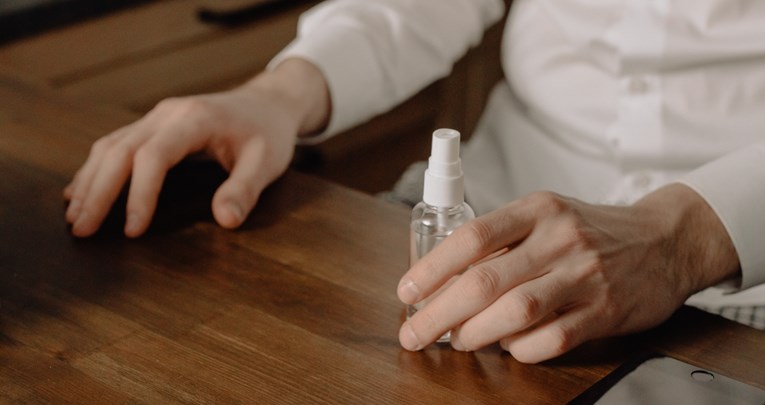 Dermatolozi upozoravaju: Ne koristite dezinfekcijska sredstva prije izlaganja suncu!