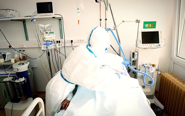 U Karlovcu umrla djevojka (26). Stožer kaže da je imala komorbiditete, ali ne i kakve
