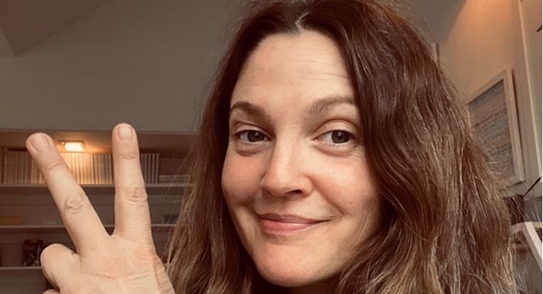Drew Barrymore progovorila o odgoju u vrijeme pandemije: Plačem svaki dan
