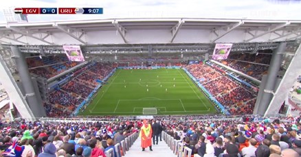 Poluprazne tribine čudnog stadiona dočekale Egipat i Urugvaj