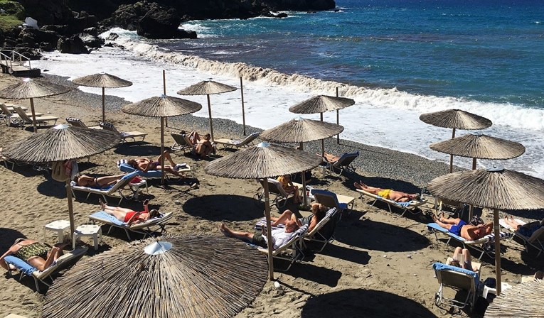 Grčka će ukinuti izolaciju za cijepljene ili negativne turiste iz Europske unije