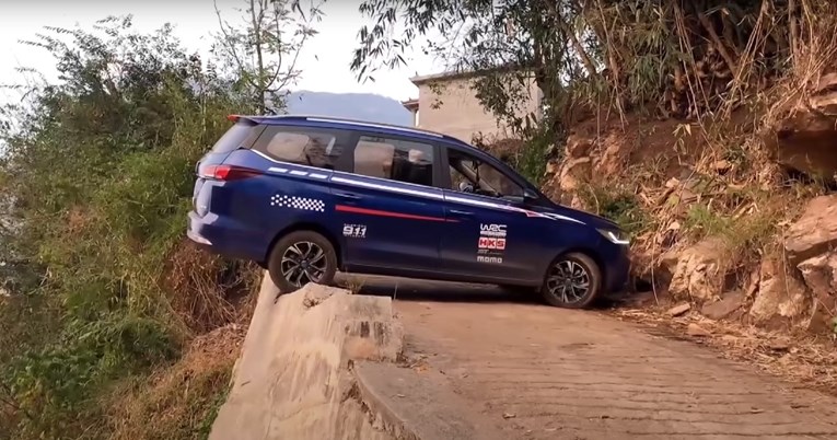 VIDEO Njemu ni jedna cesta nije preuska za polukružno okretanje