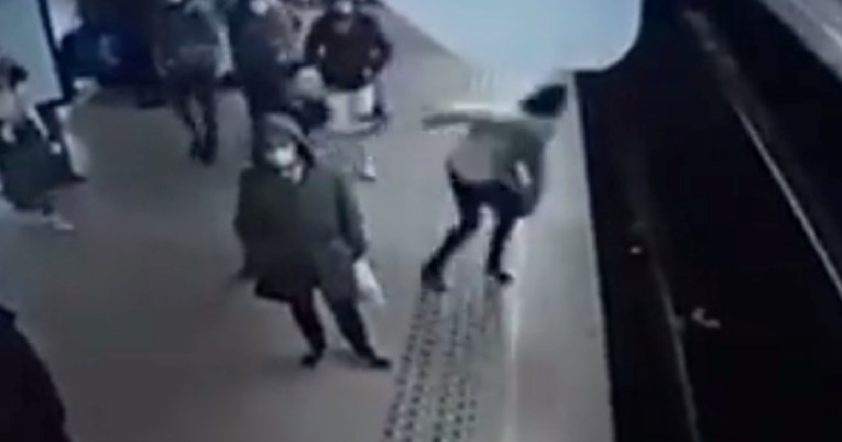 Gurnuo ženu na tračnice metroa u Belgiji, snimka je zastrašujuća