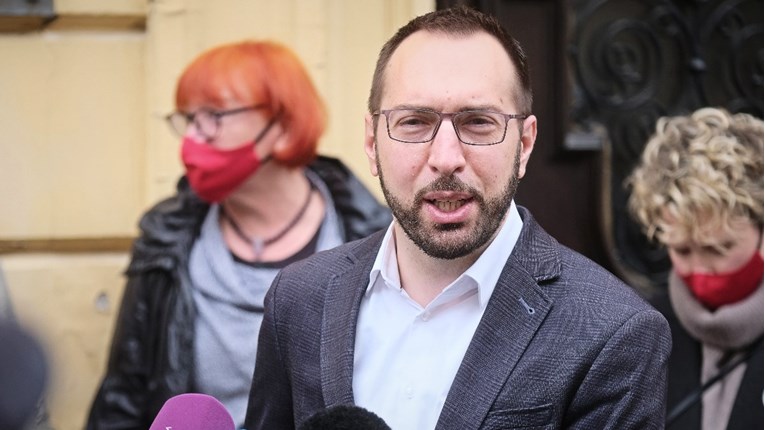 Tomašević: Ako je Pavle Kalinić nabavio 500.000 doza Pfizera, neka ih da Zavodu