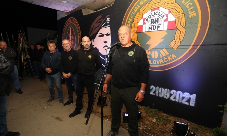 Čovjek koji je pobio 13 zarobljenika održao govor na otvaranju murala njemu u čast