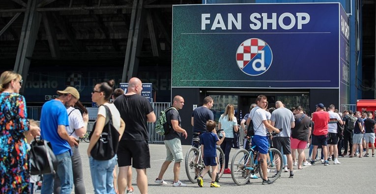 Dinamo ovom majicom ruši rekorde. Pogledajte red kakav se ne pamti ispred fan shopa