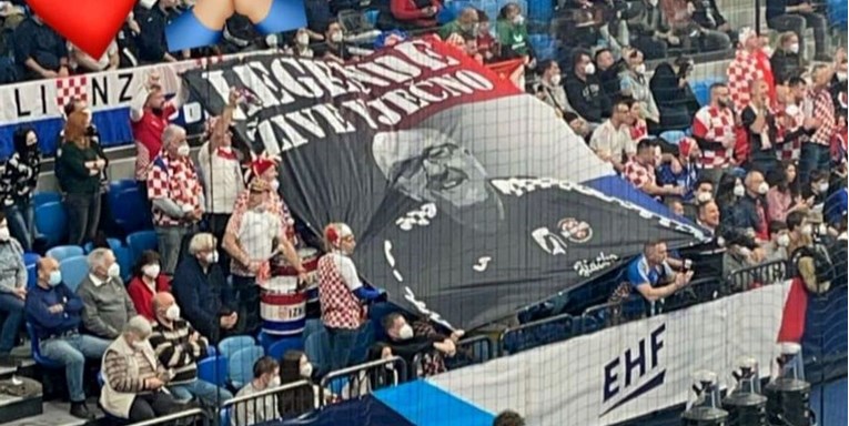 Stepančić objavio fotku zastave s utakmice protiv Francuske: "Legende žive vječno"