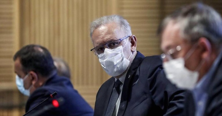 Božinović: Otkažite masovno navijanje na gradskim trgovima