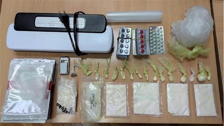 Splitska policija zaplijenila amfetamine i 0.4 grama marihuane