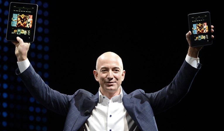 Jeff Bezos odstupa s mjesta šefa Amazona