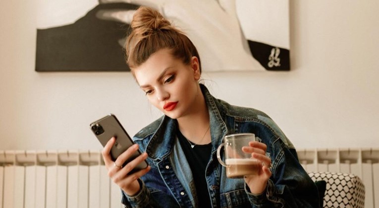 "Pa ti kažu da nađeš pravi posao": Ella pokazala koliko zarađuju youtuberi