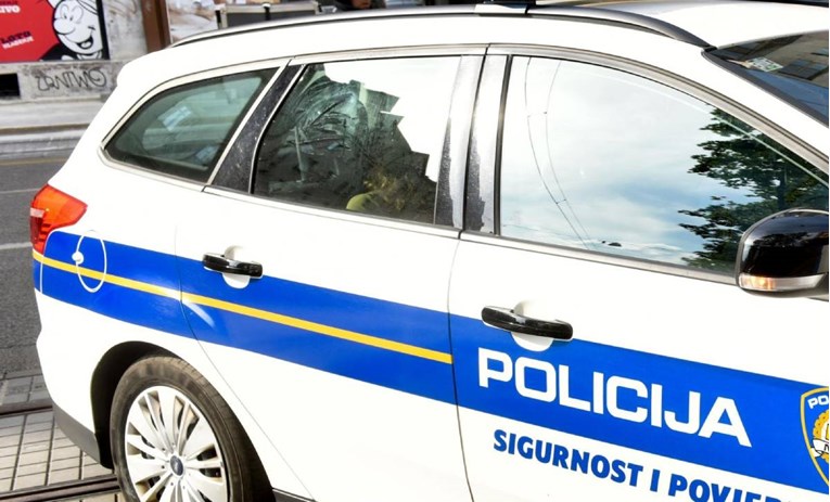 Uhićena slavonska odvjetnica. Sumnja se da je Romima sređivala lažne dokumente