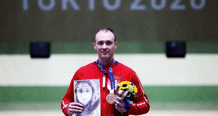 Mnoge je rasplakalo kad su vidjeli čiju sliku je držao Srbin primajući medalju na OI