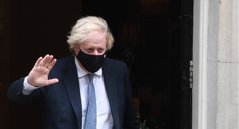 Johnson najavio nove mjere: Kontakti zaraženih će se morati testirati jednom dnevno