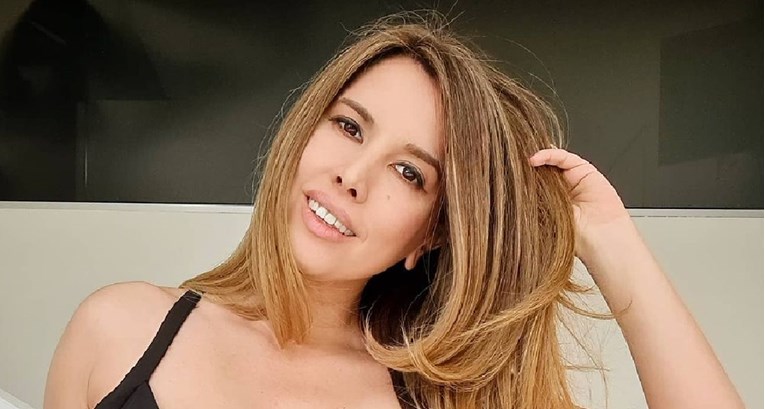 Nives Celzijus zaintrigirala objavom seksi fotke iz Opatije: "Stol za dvoje"