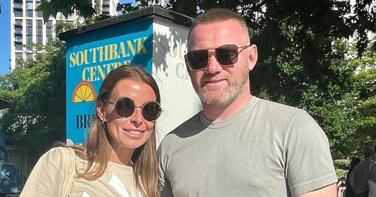 Evo što je Rooneyjeva supruga napravila nakon što su osvanule fotke gdje ljubi drugu