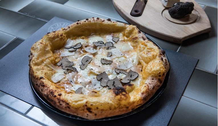 Ovo je najskuplja pizza u Zagrebu. Biste li dali 225 kuna za nju?