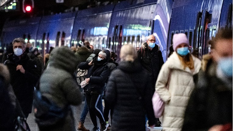 Grčka želi obnoviti putovanja, predlaže zajedničku potvrdu cijepljenja u EU