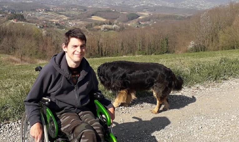 Ovaj mladić danima je tražio izgubljenog psa. Pronašao ga je ustrijeljenog