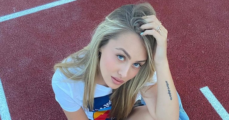 Albina fotkom najavila novu pjesmu, pažnju privuklo ono što nosi na nogama