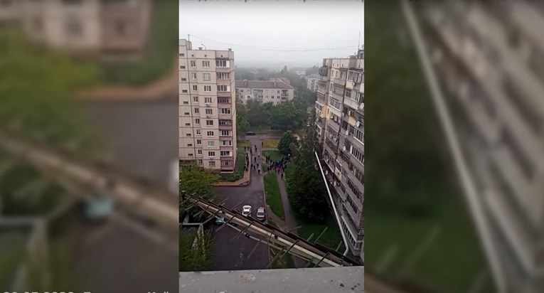 VIDEO Masovni obračun naoružanih muškaraca u Ukrajini zbog autobusne linije