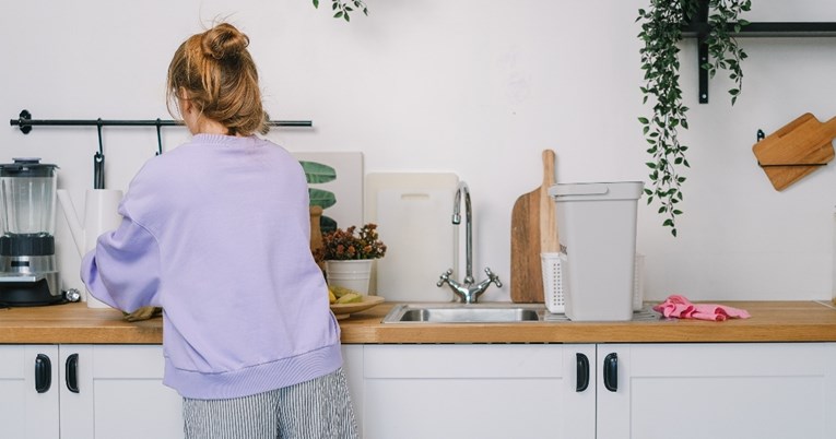 Mama podijelila recept za sredstvo za skidanje masnih mrlja s kuhinjskih elemenata