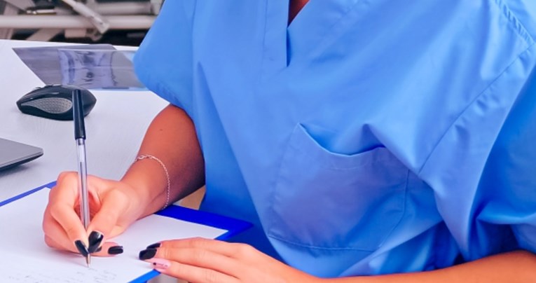 Medicinska sestra iz ZG za mito ljudima upisivala da su cijepljeni. Javila se Komora