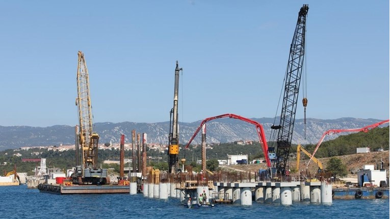 Plin s LNG terminala u Omišlju uskoro u našem plinskom sustavu, moguće pojeftinjenje