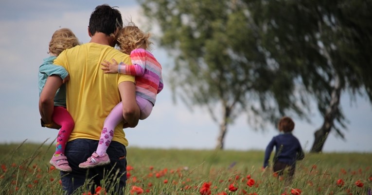 Očevi su pažljiviji prema kćerima, potvrdila je studija