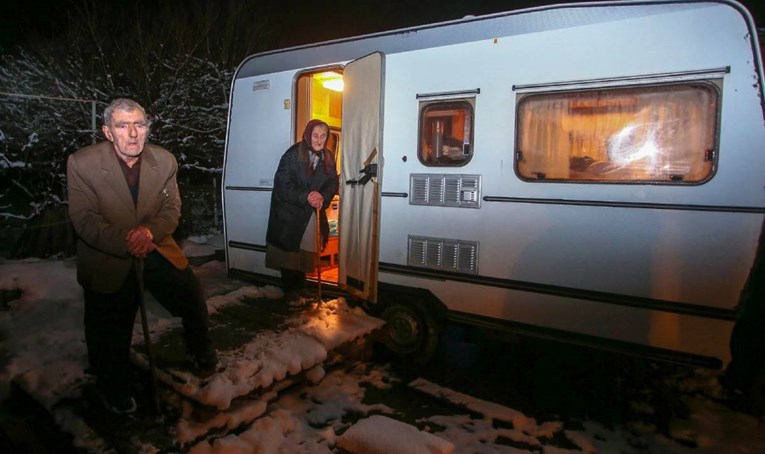 U Glini je dosad postavljeno 197 mobilnih stambenih objekata
