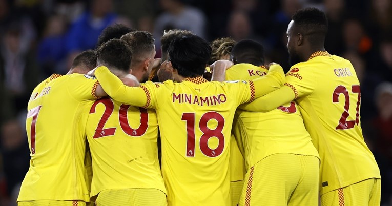 Liverpool pobijedio preokretom bez pola ekipe i ostao u igri za naslov