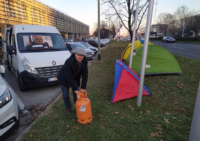 Juričan kažnjen za postavljanje šatora: Za svjedoke zove Glogoškog i Klemma