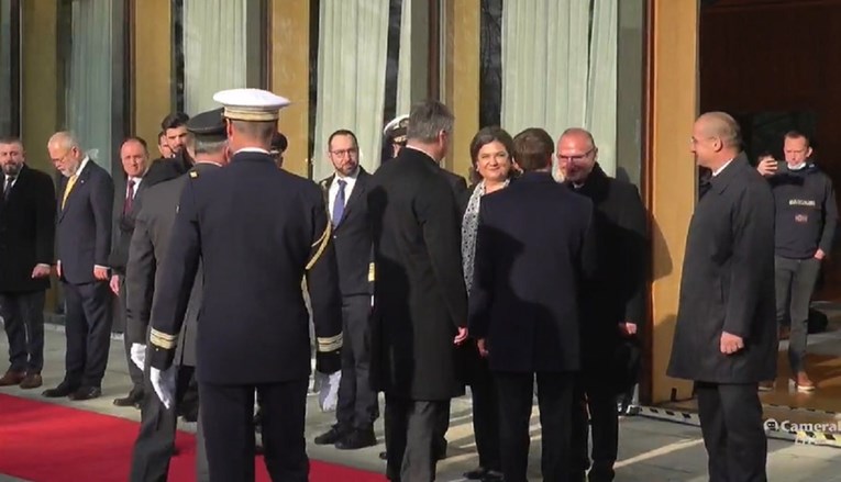 Većina Francuza u Zagrebu nosila maske. Od naših nije baš nitko