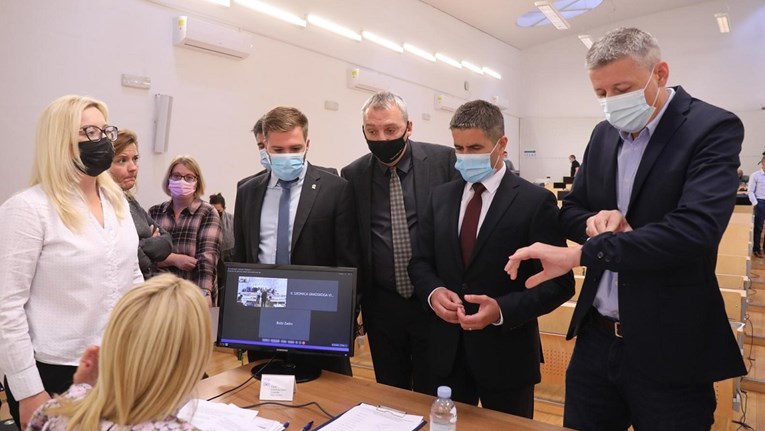 VIDEO Puljak tražio raspuštanje Gradskog vijeća, oporba ga odbila. Ništa od izbora