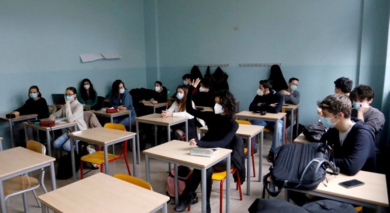 U Italiji se zatvaraju sve škole u crvenoj zoni