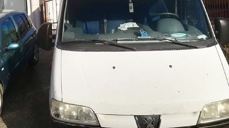 Dalmatinac postao hit zbog covid-natpisa na kombiju: "Ljudima je dopi*dilo"