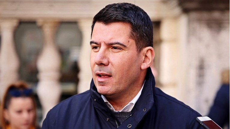 Grmoja: Zdrav razum govori da moramo živjeti s virusom kao u prošlosti