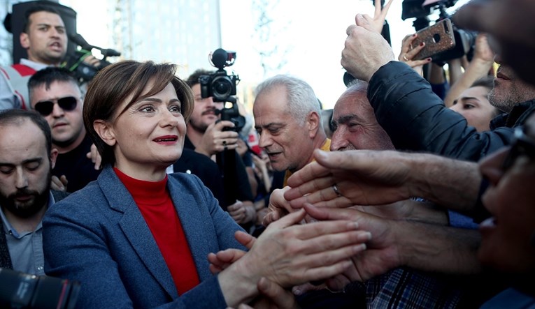 Tisuće prosvjedovale u Turskoj protiv zatvorske kazne za oporbenu političarku