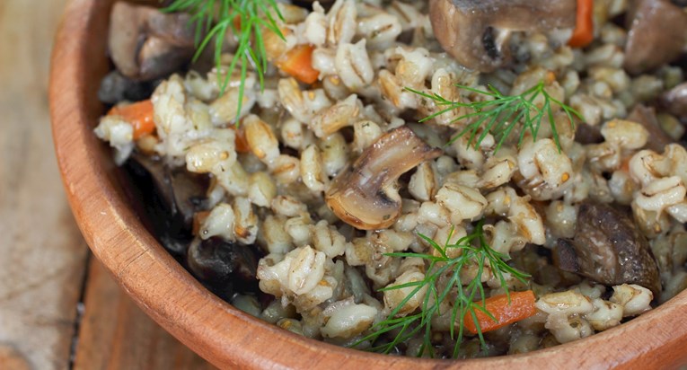 Kad rižoto dosadi, orzotto je zgodna zamjena. Imamo dva recepta - s mesom i bez